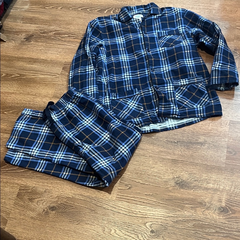 WOMEN MEDIUM PETITE PJ Global blue plaid flannel. 2036.